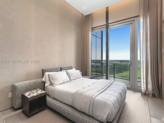 3-bedroom condo for rent in Sunny Isles Beach - 15701 Collins Ave 4802 - MondialRealty