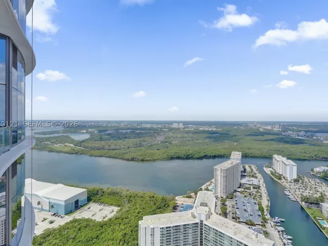 3-bedroom condo for rent in Sunny Isles Beach - 15701 Collins Ave 4802 - MondialRealty