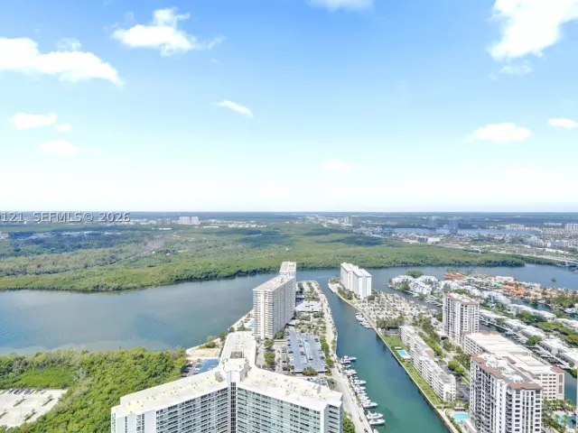 3-bedroom condo for rent in Sunny Isles Beach - 15701 Collins Ave 4802 - MondialRealty