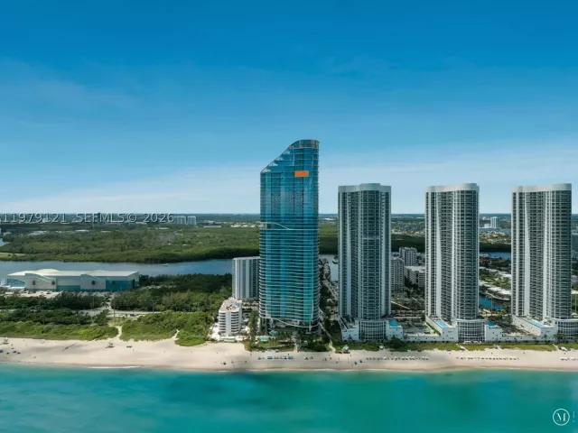 3-bedroom condo for rent in Sunny Isles Beach - 15701 Collins Ave 4802 - MondialRealty