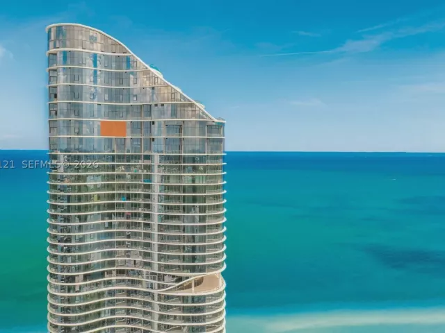3-bedroom condo for rent in Sunny Isles Beach - 15701 Collins Ave 4802 - MondialRealty