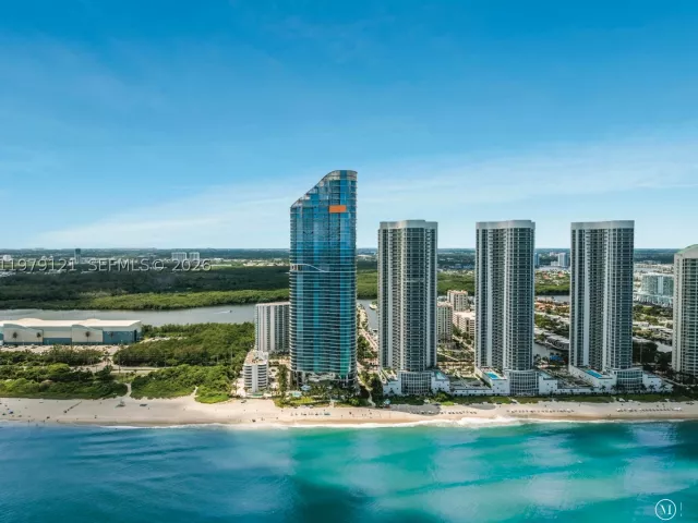3-bedroom condo for rent in Sunny Isles Beach - 15701 Collins Ave 4802 - MondialRealty