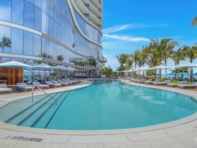 3-bedroom condo for rent in Sunny Isles Beach - 15701 Collins Ave 4802 - MondialRealty