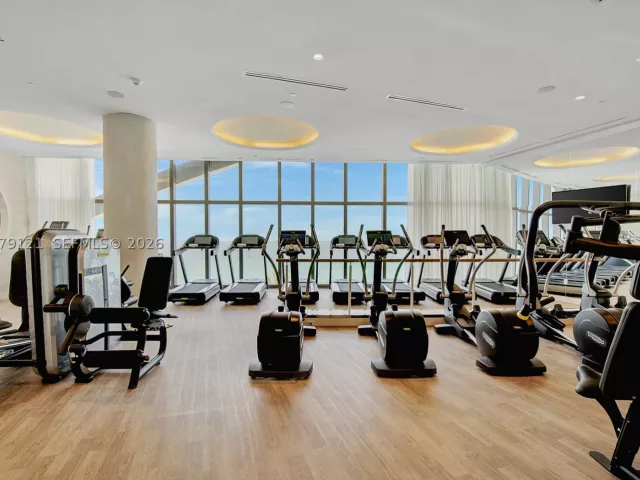 3-bedroom condo for rent in Sunny Isles Beach - 15701 Collins Ave 4802 - MondialRealty
