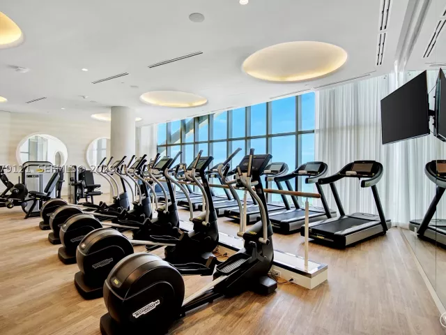 3-bedroom condo for rent in Sunny Isles Beach - 15701 Collins Ave 4802 - MondialRealty