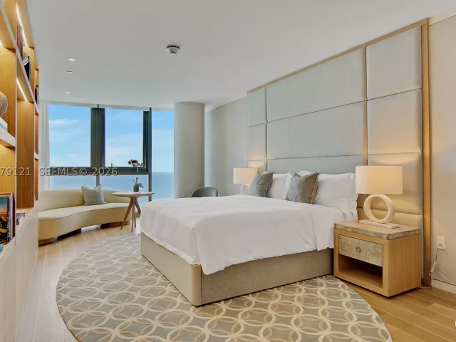 3-bedroom condo for rent in Sunny Isles Beach - 15701 Collins Ave 4802 - MondialRealty