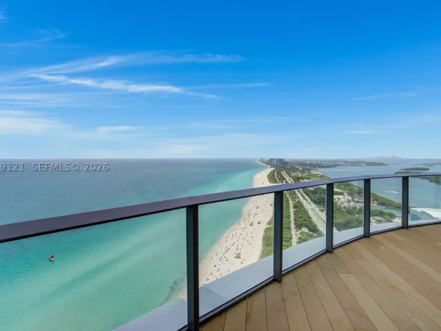 3-bedroom condo for rent in Sunny Isles Beach - 15701 Collins Ave 4802 - MondialRealty