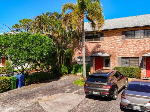 Home for rent at 2128 NE 9th Ave - photo 7451447