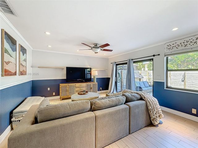 Home for rent at 2128 NE 9th Ave - photo 7451454