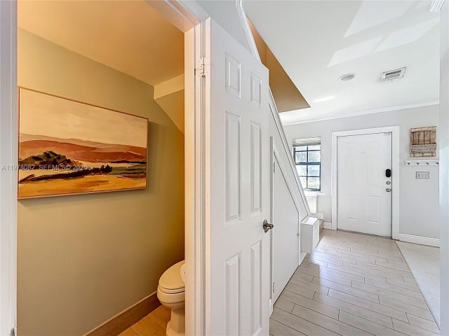 Home for rent at 2128 NE 9th Ave - photo 7451459