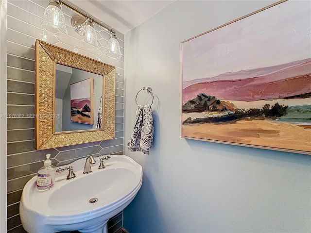 Home for rent at 2128 NE 9th Ave - photo 7451460