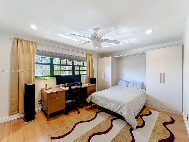 Home for rent at 2128 NE 9th Ave - photo 7451464