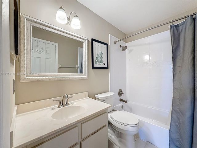 Home for rent at 2128 NE 9th Ave - photo 7451465