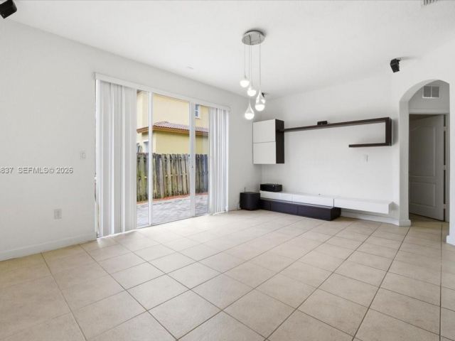 4-bedroom home for sale in Doral - 8730 NW 110th Ave - MondialRealty