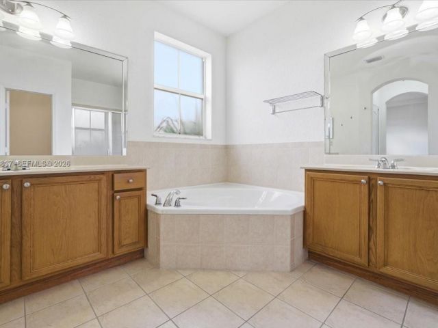 4-bedroom home for sale in Doral - 8730 NW 110th Ave - MondialRealty