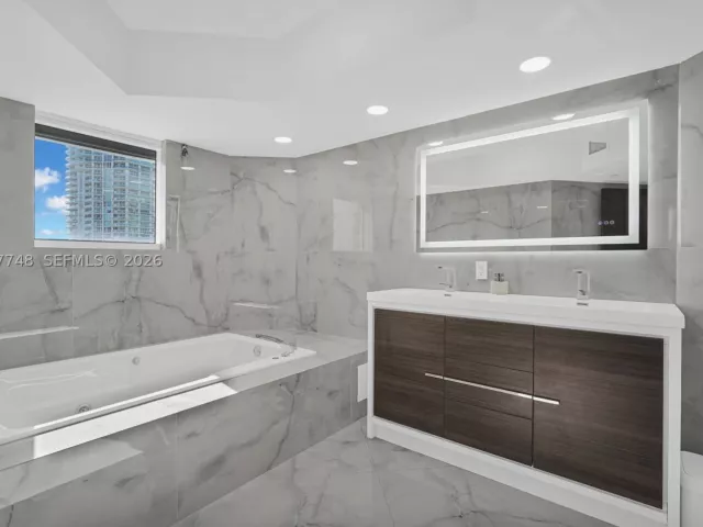 3-bedroom condo for sale in Sunny Isles Beach - 16485 Collins Ave 738 - MondialRealty