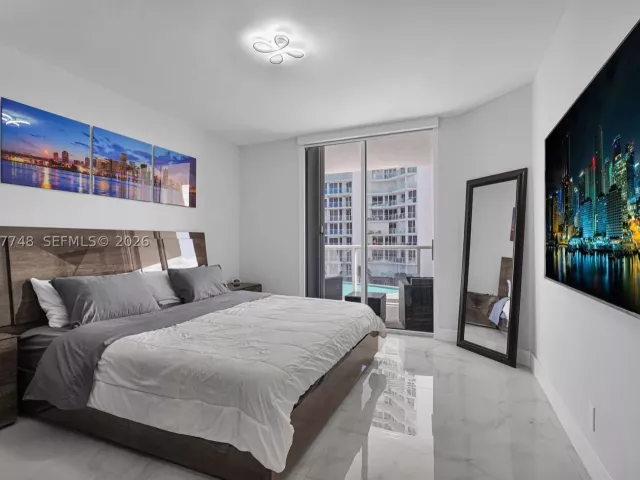 3-bedroom condo for sale in Sunny Isles Beach - 16485 Collins Ave 738 - MondialRealty