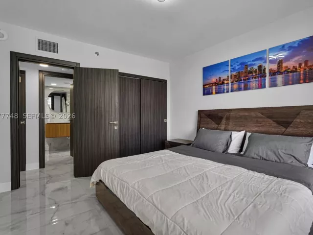 3-bedroom condo for sale in Sunny Isles Beach - 16485 Collins Ave 738 - MondialRealty