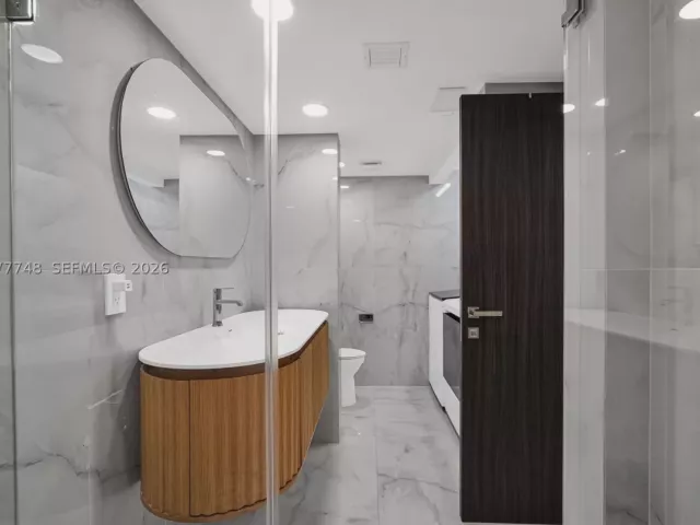 3-bedroom condo for sale in Sunny Isles Beach - 16485 Collins Ave 738 - MondialRealty