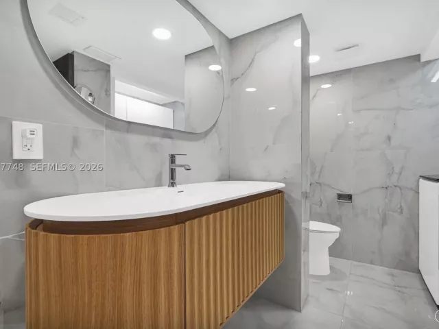 3-bedroom condo for sale in Sunny Isles Beach - 16485 Collins Ave 738 - MondialRealty
