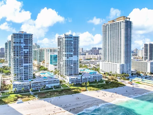 3-bedroom condo for sale in Sunny Isles Beach - 16485 Collins Ave 738 - MondialRealty