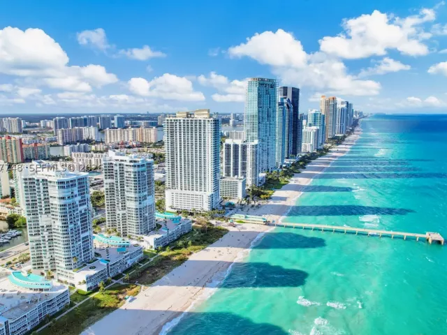 3-bedroom condo for sale in Sunny Isles Beach - 16485 Collins Ave 738 - MondialRealty