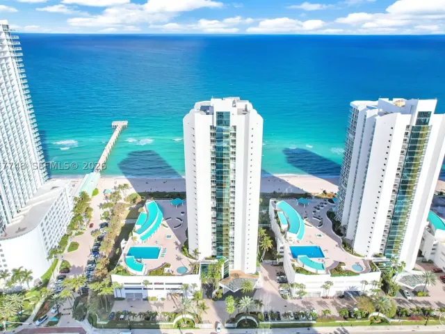 3-bedroom condo for sale in Sunny Isles Beach - 16485 Collins Ave 738 - MondialRealty