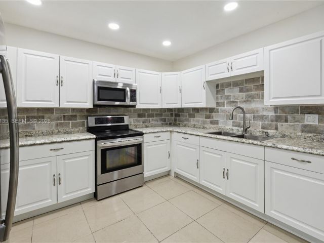 Home for rent at 15131 SW 58th St - photo 7466430