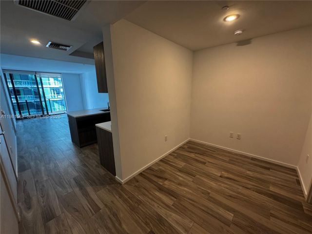 Apartment for rent  Unit #1906 - photo 7452570