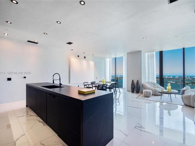 Apartment for rent  Unit #UPH5302 - photo 7494637