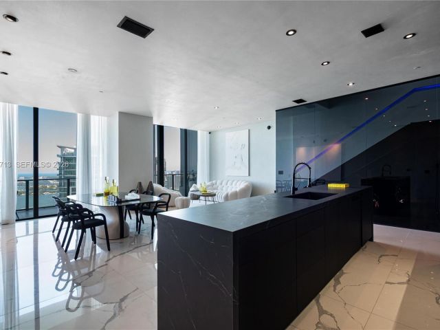 Apartment for rent  Unit #UPH5302 - photo 7494639