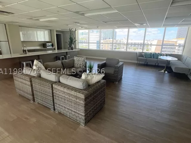 2-bedroom condo for sale in Miami - 321 NE 26th St 717 - MondialRealty