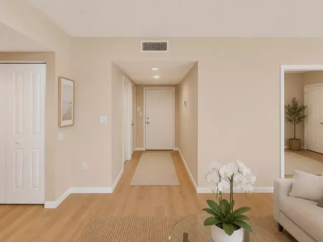 2-bedroom condo for sale in Fort Lauderdale - 401 SW 4th Avenue 402 - MondialRealty