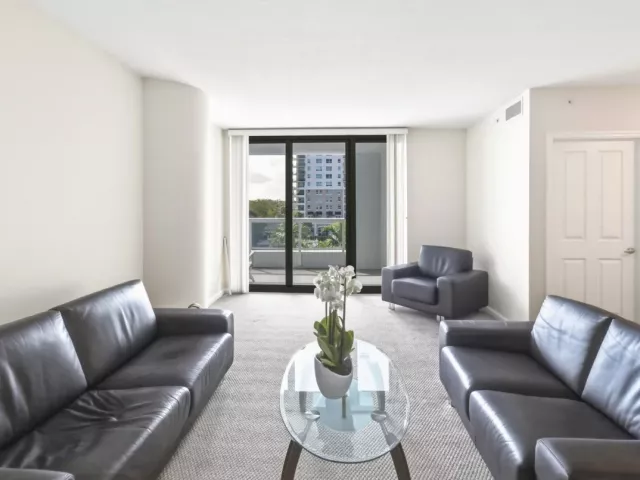 2-bedroom condo for sale in Fort Lauderdale - 401 SW 4th Avenue 402 - MondialRealty