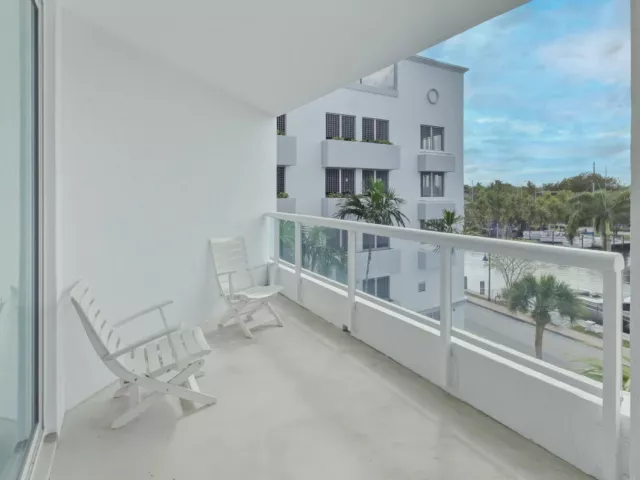 2-bedroom condo for sale in Fort Lauderdale - 401 SW 4th Avenue 402 - MondialRealty