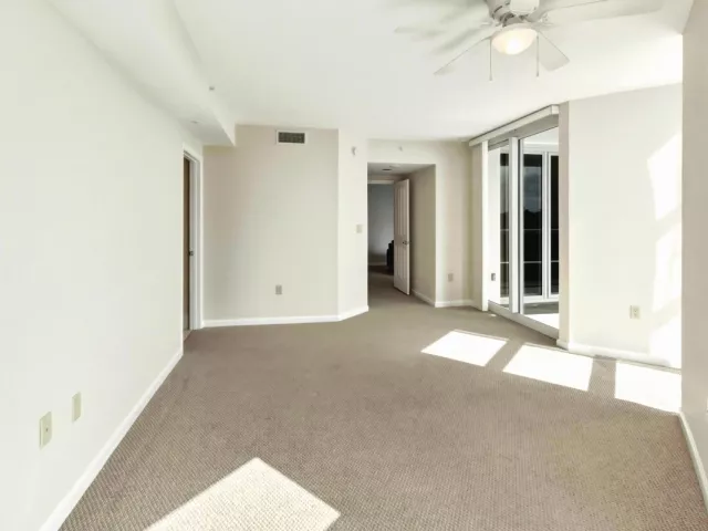 2-bedroom condo for sale in Fort Lauderdale - 401 SW 4th Avenue 402 - MondialRealty