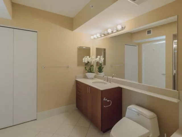 2-bedroom condo for sale in Fort Lauderdale - 401 SW 4th Avenue 402 - MondialRealty