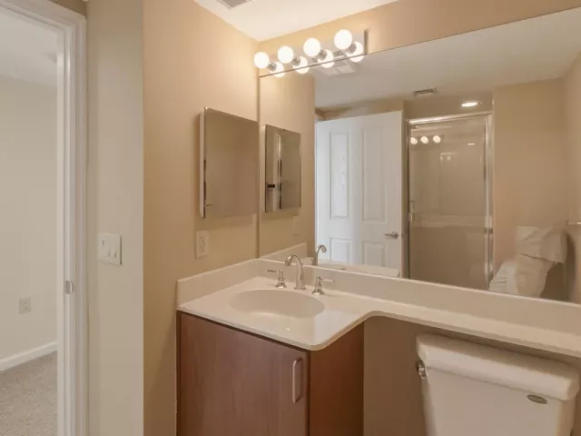 2-bedroom condo for sale in Fort Lauderdale - 401 SW 4th Avenue 402 - MondialRealty