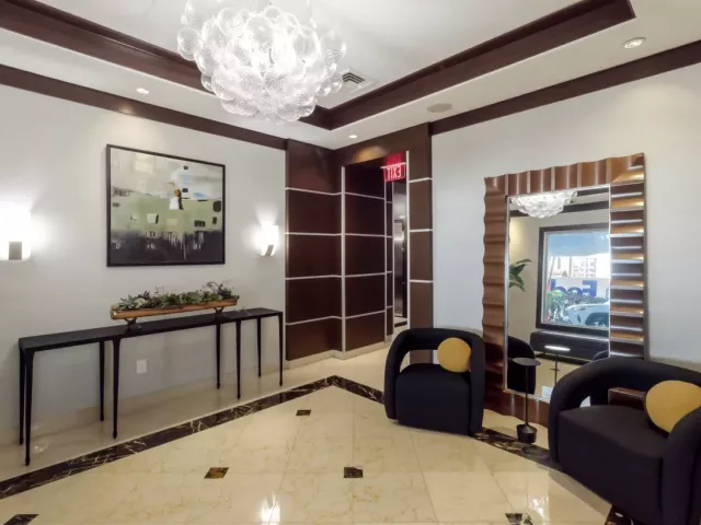 2-bedroom condo for sale in Fort Lauderdale - 401 SW 4th Avenue 402 - MondialRealty