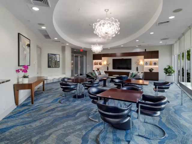 2-bedroom condo for sale in Fort Lauderdale - 401 SW 4th Avenue 402 - MondialRealty