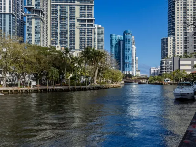 2-bedroom condo for sale in Fort Lauderdale - 401 SW 4th Avenue 402 - MondialRealty
