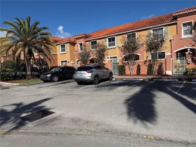 Home for rent at 764 SW 106th Ave 1909 - photo 7455113