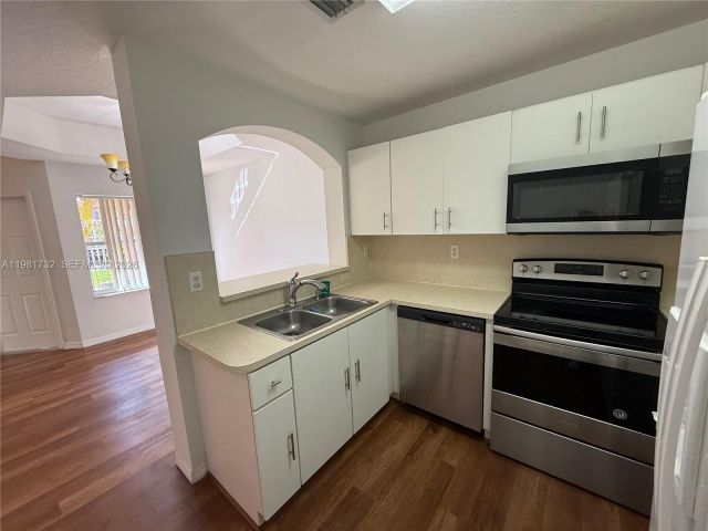 Home for rent at 764 SW 106th Ave 1909 - photo 7455117