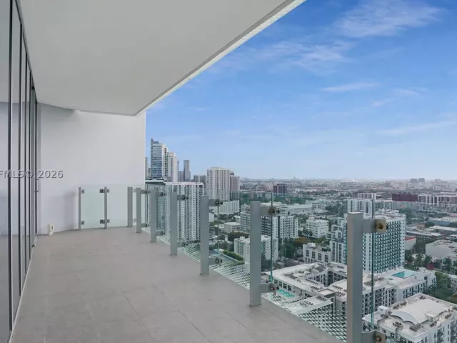 2-bedroom condo for sale in Miami - 700 NE 26th Ter 3005 - MondialRealty