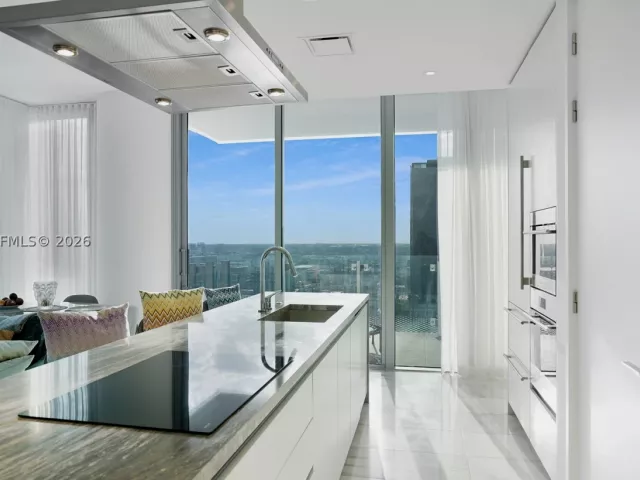 2-bedroom condo for sale in Miami - 700 NE 26th Ter 3005 - MondialRealty