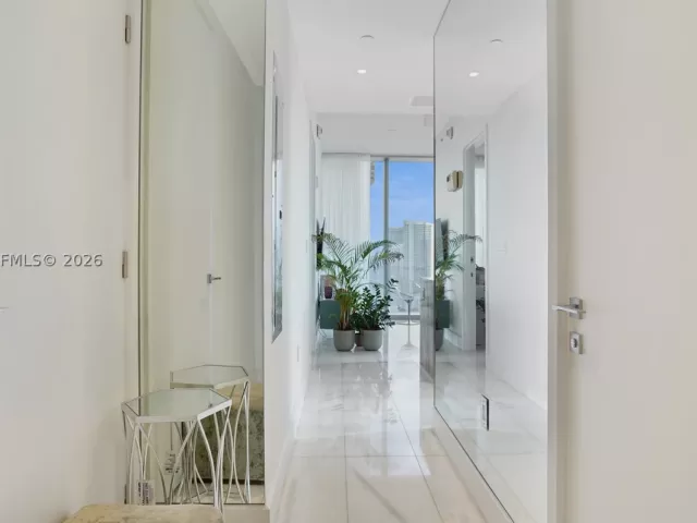2-bedroom condo for sale in Miami - 700 NE 26th Ter 3005 - MondialRealty