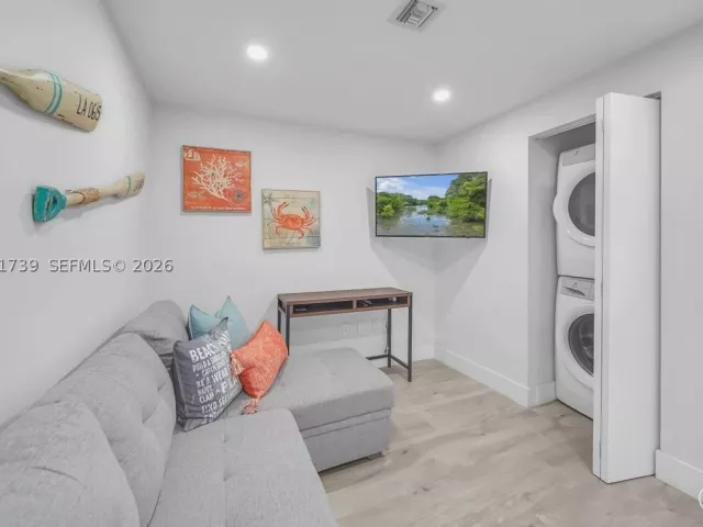 2-bedroom condo for rent in North Miami Beach - 16385 Biscayne Blvd 1104 - MondialRealty