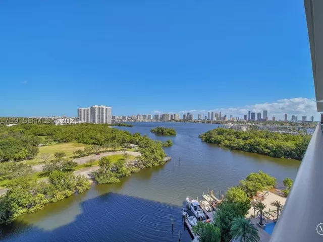 2-bedroom condo for rent in North Miami Beach - 16385 Biscayne Blvd 1104 - MondialRealty