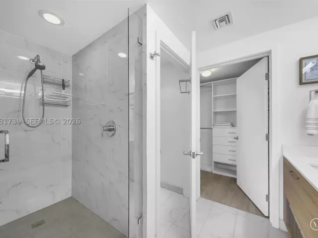 2-bedroom condo for rent in North Miami Beach - 16385 Biscayne Blvd 1104 - MondialRealty
