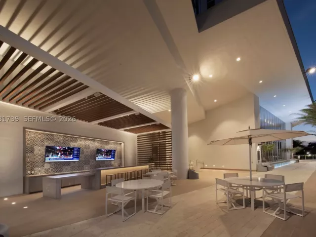 2-bedroom condo for rent in North Miami Beach - 16385 Biscayne Blvd 1104 - MondialRealty